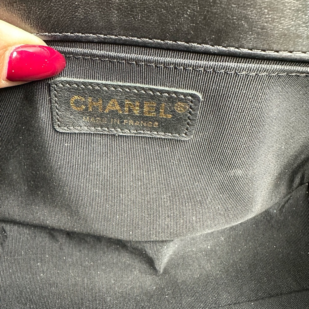 SOLD❌❌❌ Chanel Old Medium Boy Bag - Picture 12 of 17